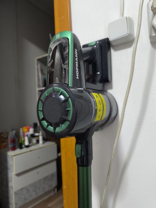 Беспроводной вертикальный пылесос