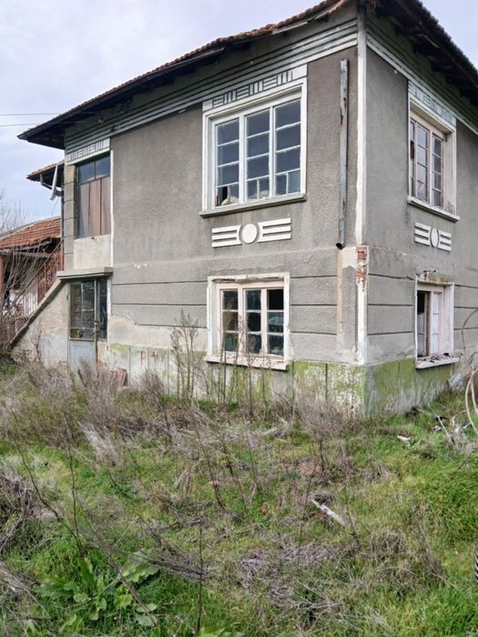 Къща два декара двор