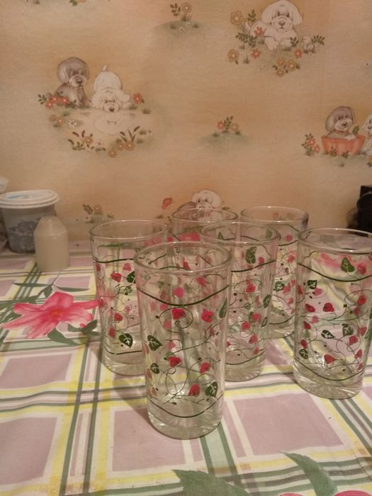 Срочно продам новые  стаканы для напитков.
