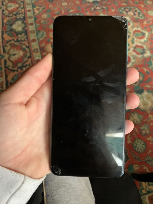 Samsung telfoni sotiladi holati zor