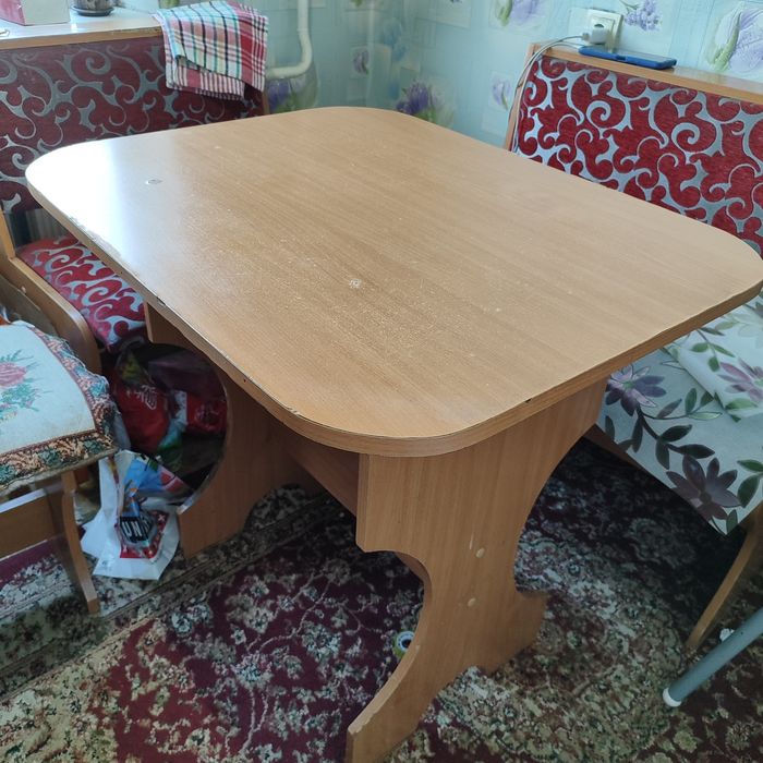 Продам кухонный уголок со столом