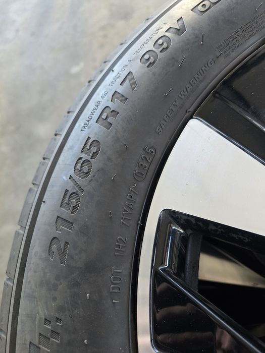 4 Броя 215/65/17 Kumho 2x6,9mm 2x6,2mm 25dot