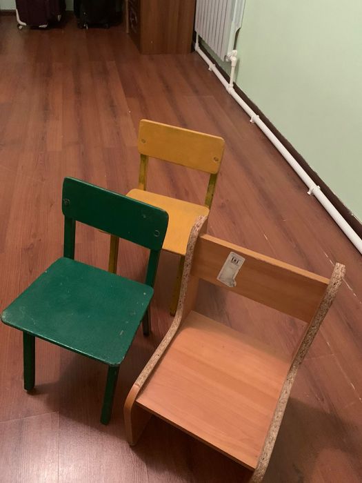 Маленькие деревянные стулья