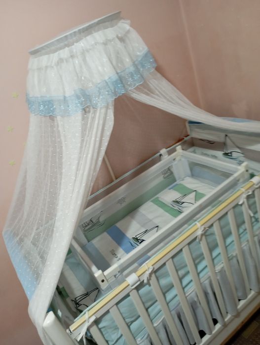 Кроватка детская с люлькой.