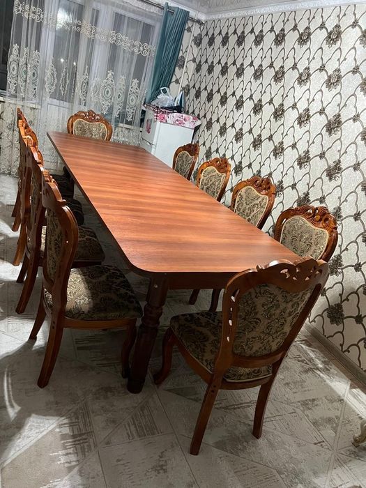 Б/У Стол для гостей