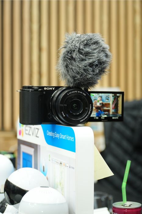 Sony ZV-E10 4K full komplekt foto aparat komplekt sotiladi