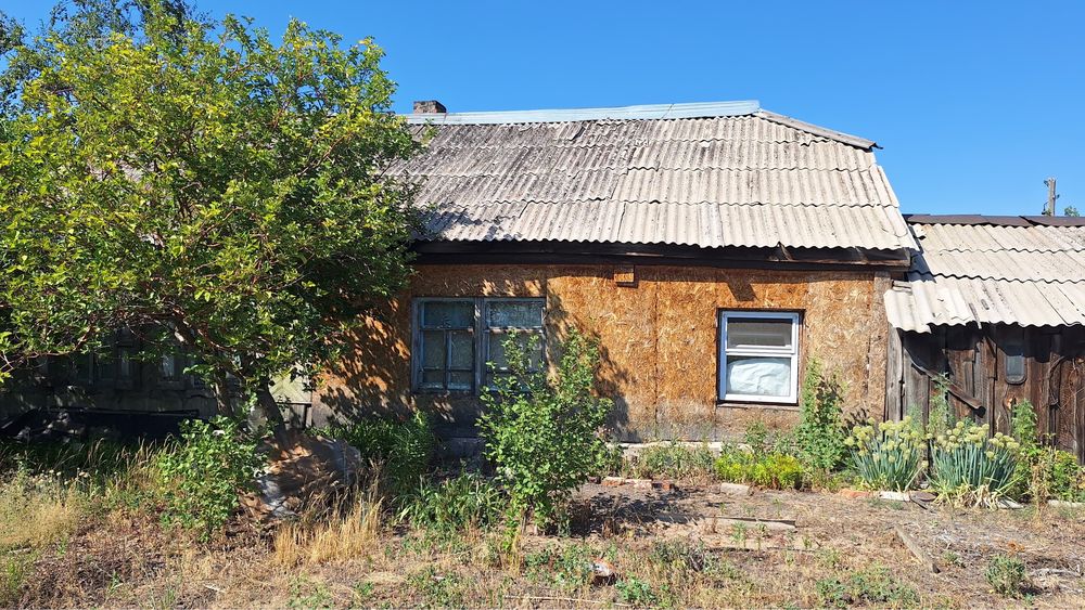 Продам дом,четыре комнаты .