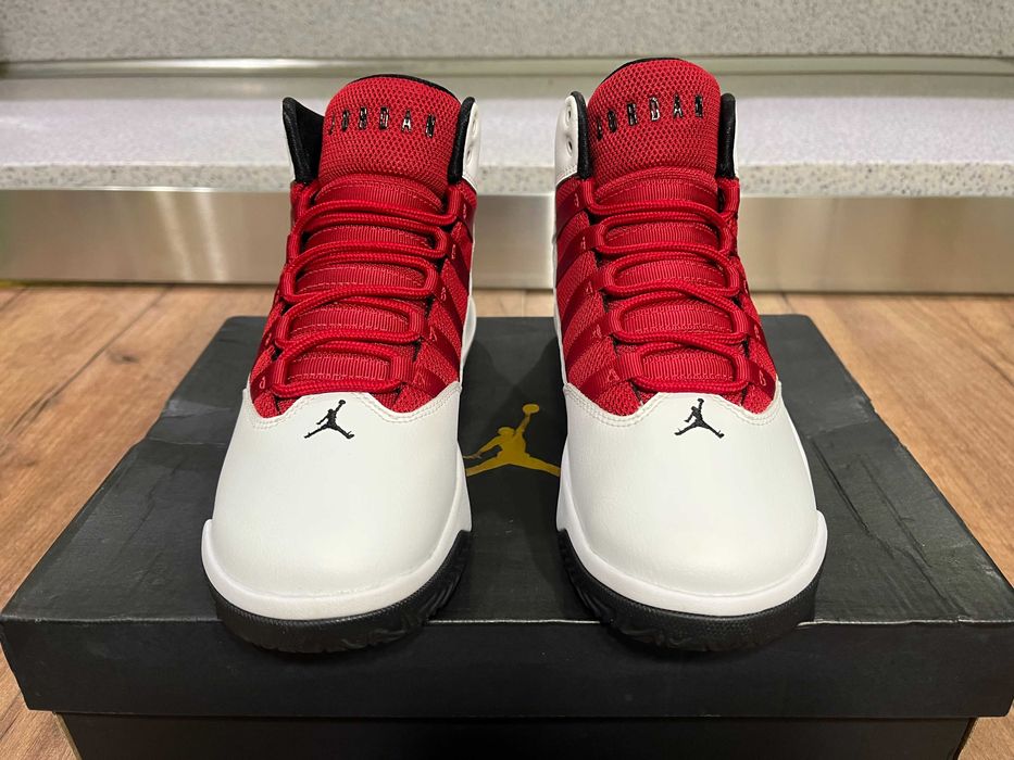 ОРИГИНАЛНИ ***  Nike Air Jordan Max Aura  White/Black/Gym Red