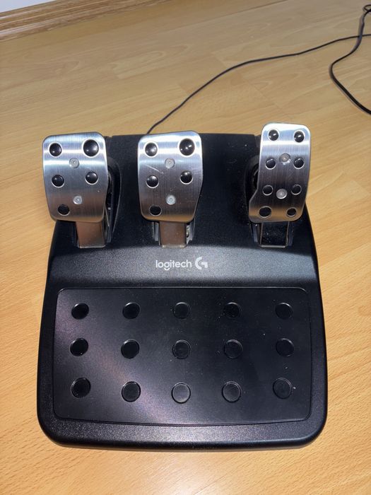 Volan Logitech G29 cu pedale si schimbator