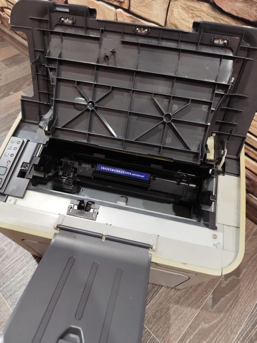 Продаю принтер HP LaserJet 1505