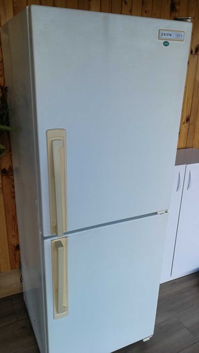 Хладилник с фризер