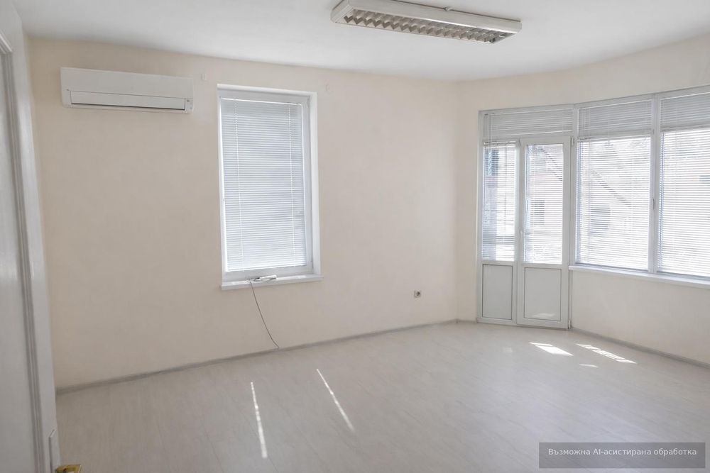 Четиристаен, под наем, Център - пл. Македония