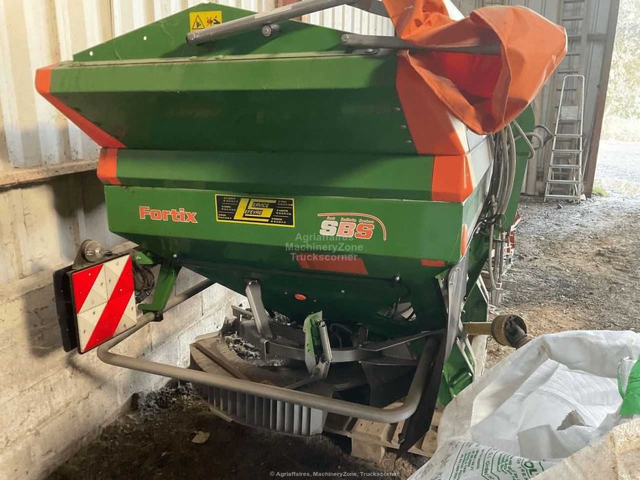 Distribuitor ingrasaminte AMAZONE Z-AM 2700, an 2007, latime 24-36 m