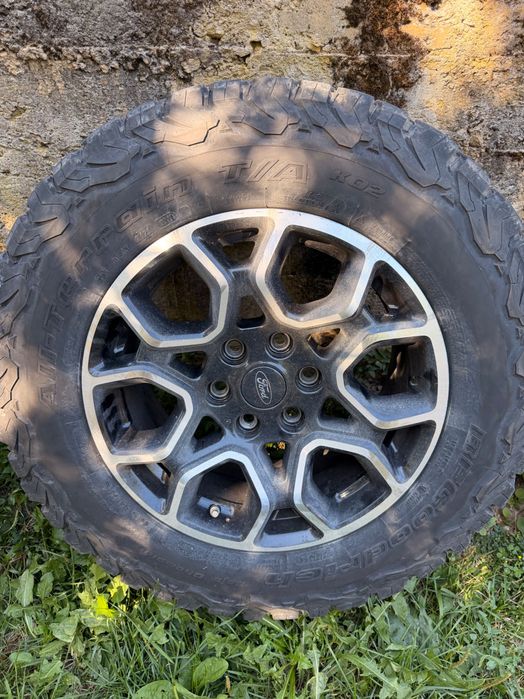 Джанти и гуми за Форд LT255/70/R17 - 6X135