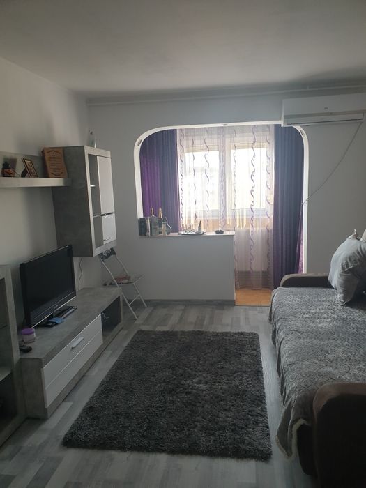 Închiriez apartament