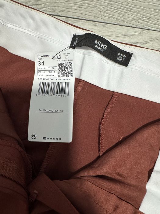 Pantaloni noi Mango