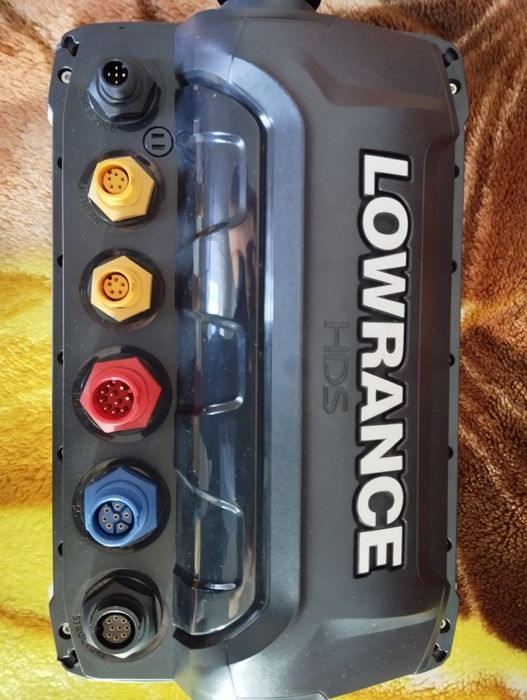 Продам  Lowrance  HDS Carbon 9
Прибор и датчик