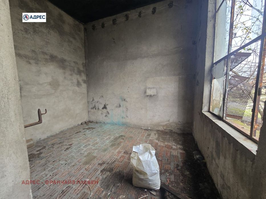 Склад в Плевен, област-с.Въбел площ 1851 цена 40000