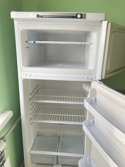 Холодильник Indesit