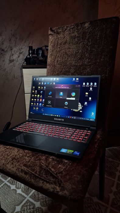 Геймърски Лаптоп GIGABYTE G5 KF