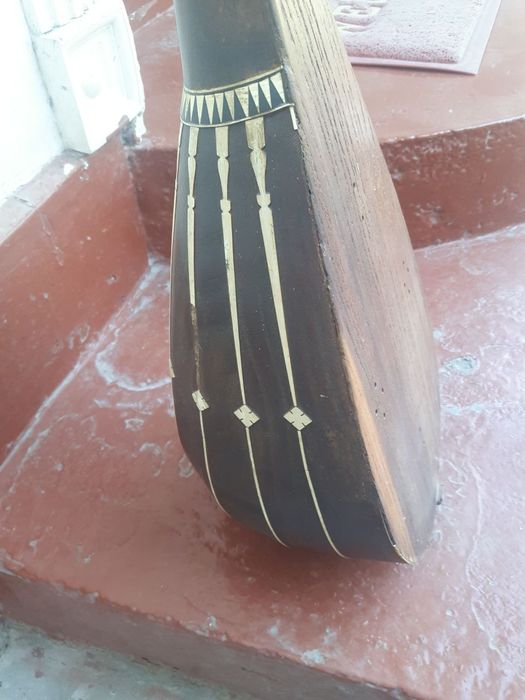 Дутор антиквар сотилади