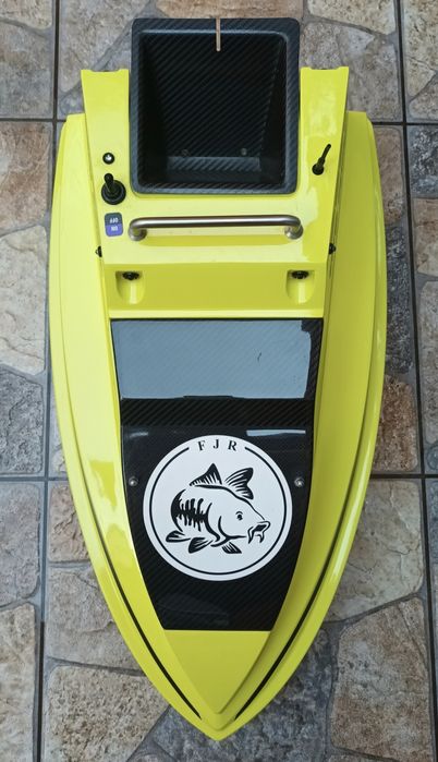 Navomodel pescuit de tip trimaran