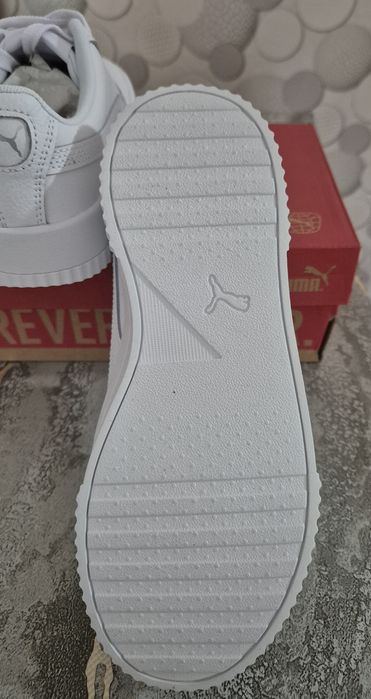 Чисто нови бели маратонки Puma