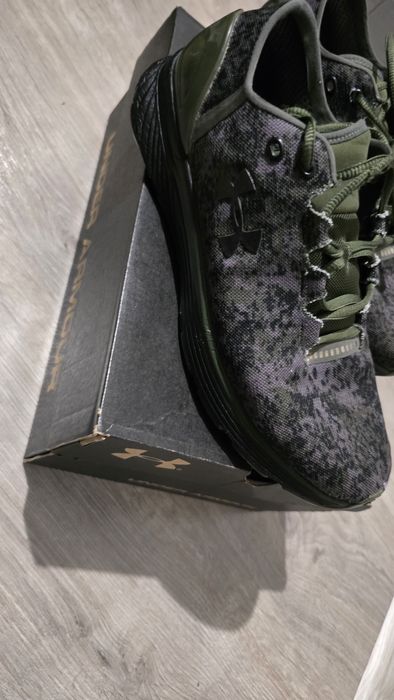 Adidasi Under Armour
