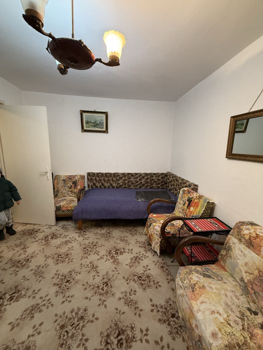 Vand apartament 2 camere Cora Lujerului