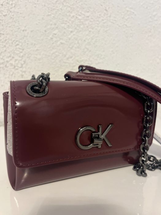 Calvin Klein shoulder bag in BURGUNDY