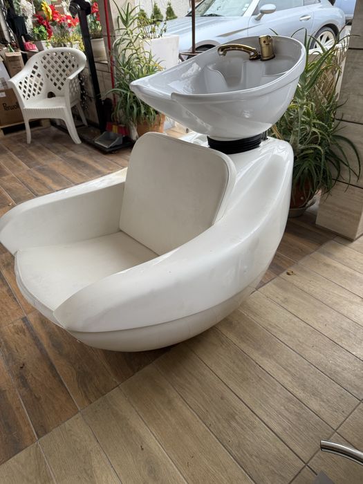 Промоция - Фризьорско оборудване 3 стола + измивна колона