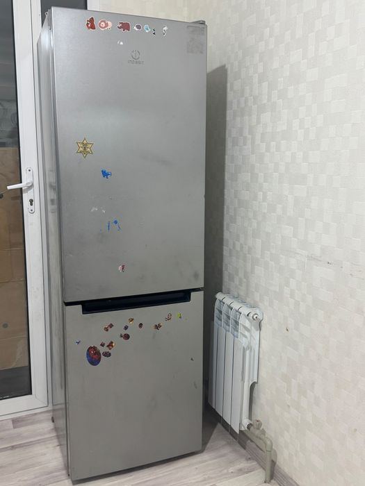 Холодильник Indesit