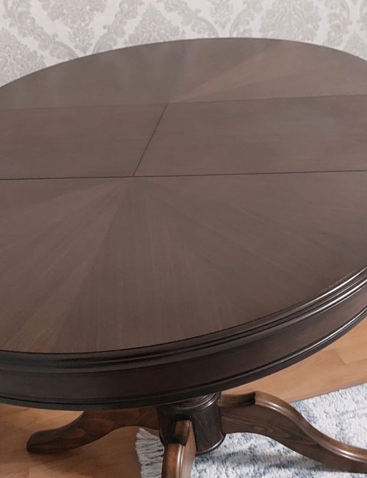 Срочно !!! Продам стол для гостиной.. дерево