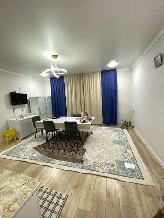 Уй сатылады. 200 кв метр