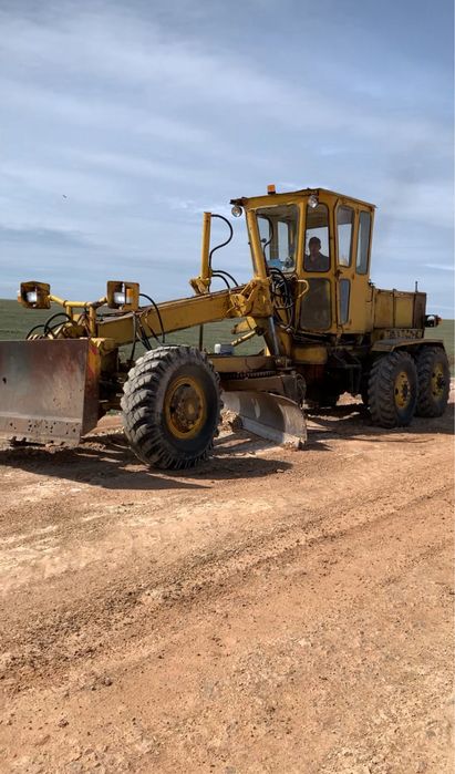 Автогрейдер дз-143