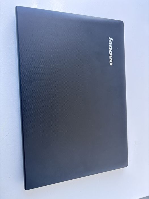 Laptop Lenovo pentru piese  cu display defect