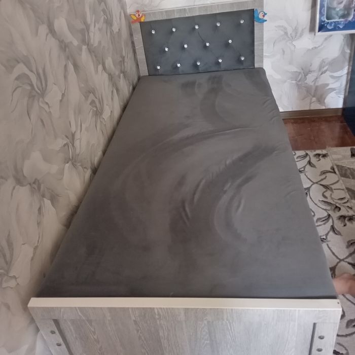 Sotiladi bir kishilik dvan
