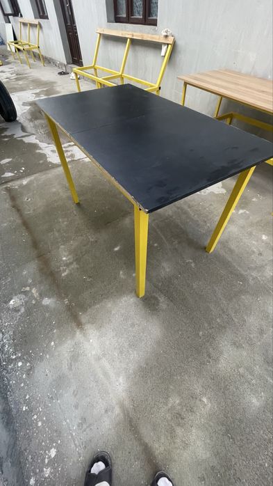 Стол   качественный.  для    дома