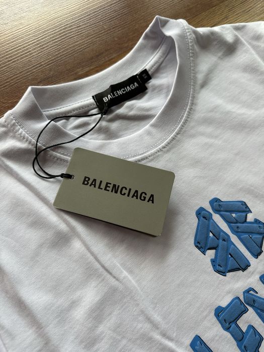 Мъжка,памучна,бяла тениска Balenciaga със синьо лого