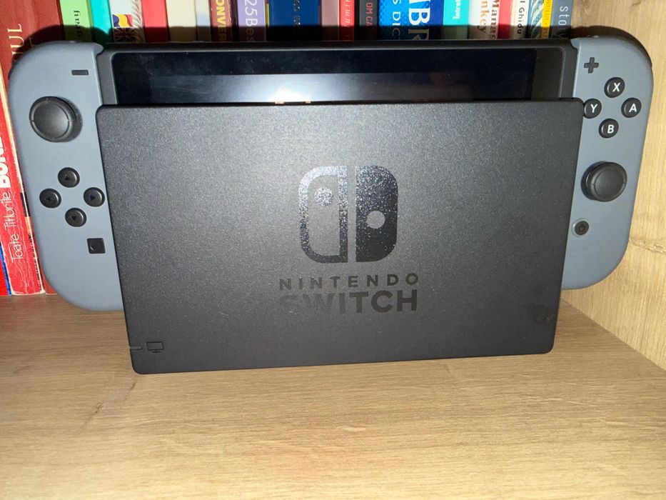 Vând Nintendo Switch – stare excelentă