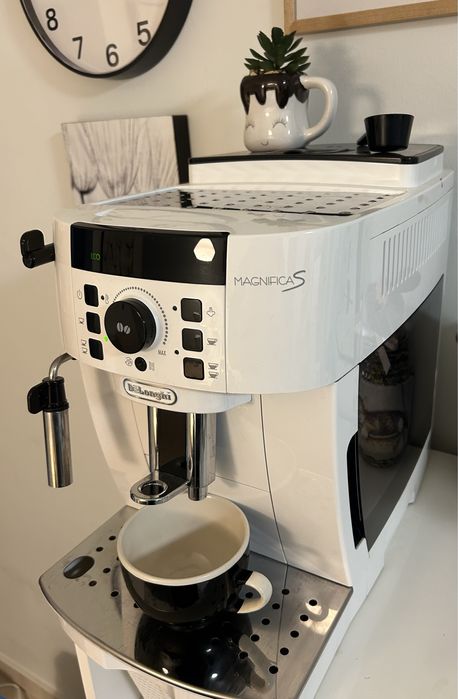 Aparat de cafea automat DeLonghi Magnifica S