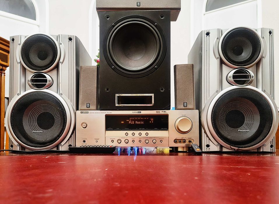 Колонки. сабвуфер  / YAMAHA .ресивер в Хорошем состоянии