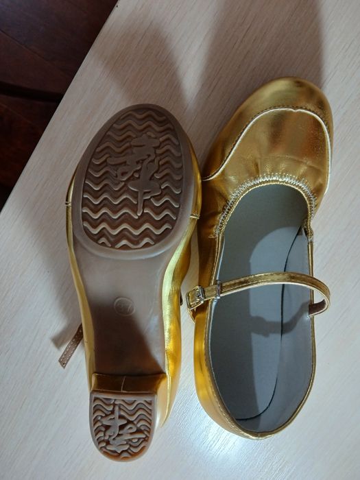 Продаю туфли детские  на девочку