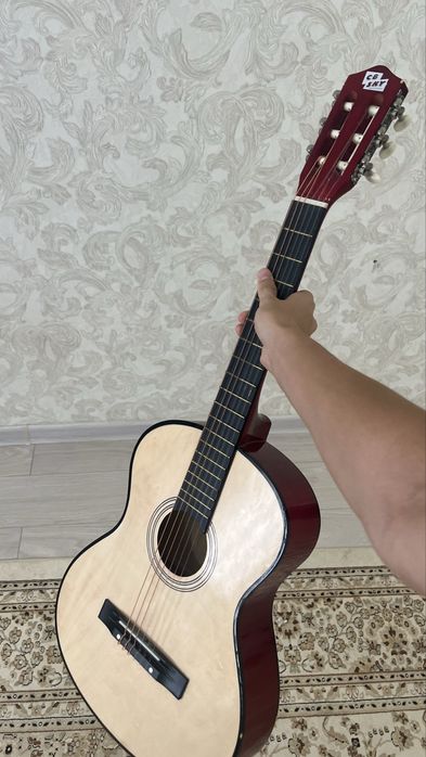 Продам классическую гитару CB SKY