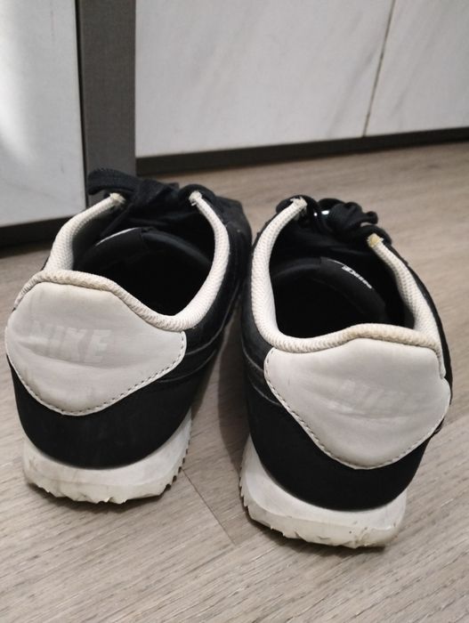 Pantofi sport Nike purtați un sezon,stare foarte bună, negri, mărimea 38, 5