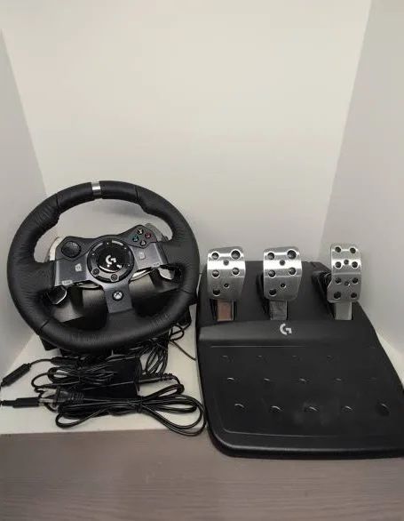 Продам игровой руль Lagitech G920