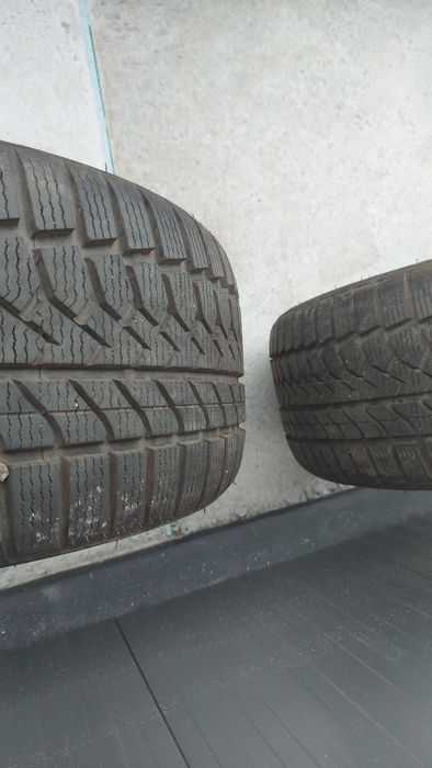Продавам Гуми 235/40/18 зимни