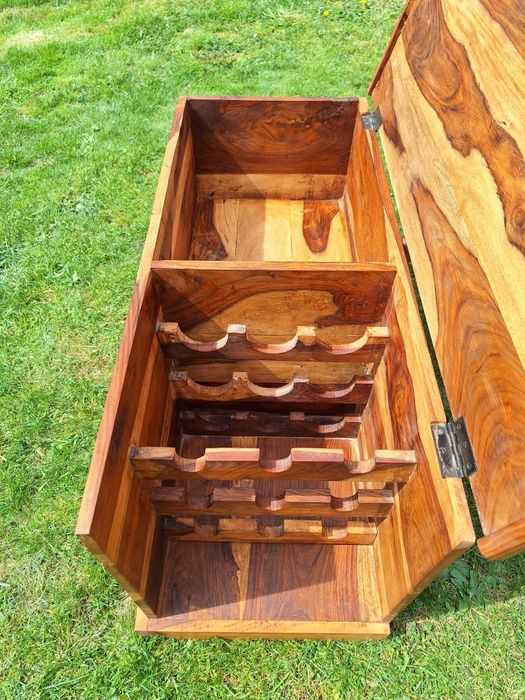 УНИКАТ! Ракла за бутилки с ковано желязо