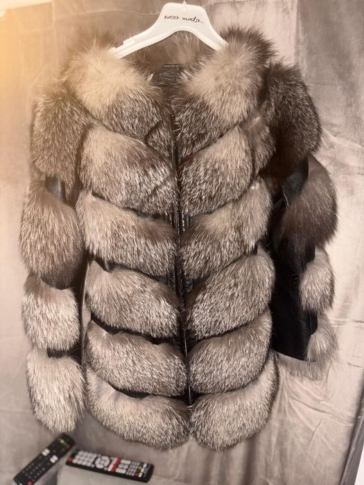 Vând blană de vulpe naturală