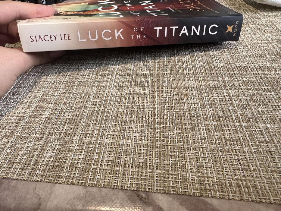 Carte în engleză/ Luck of the titanic, Stacey Lee
